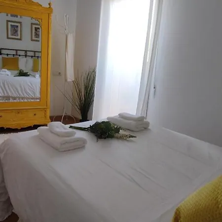 La Casa De * Fuentetoba