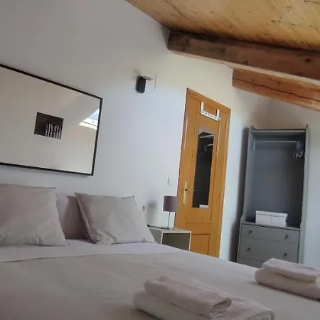 La Casa De * Fuentetoba