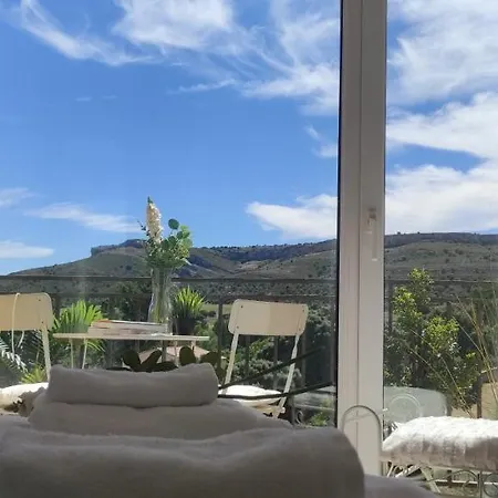 La Casa De * Fuentetoba